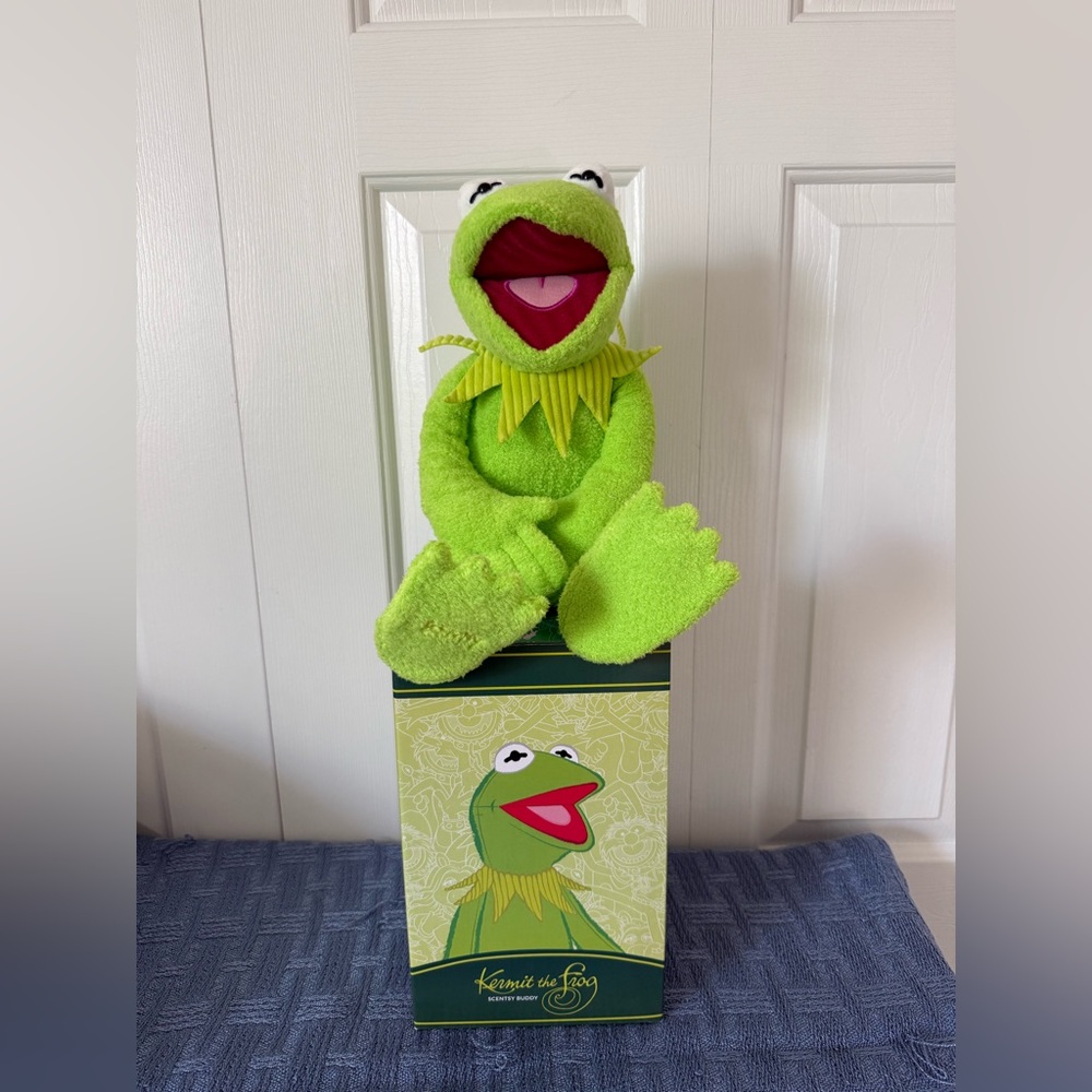 Scentsy buddy- Disney series Kermit the Frog (The Muppet Show)